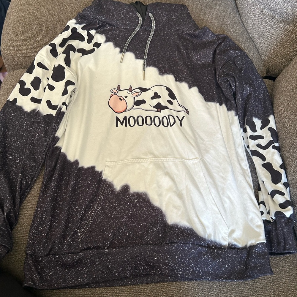 Cow sweat shirt.